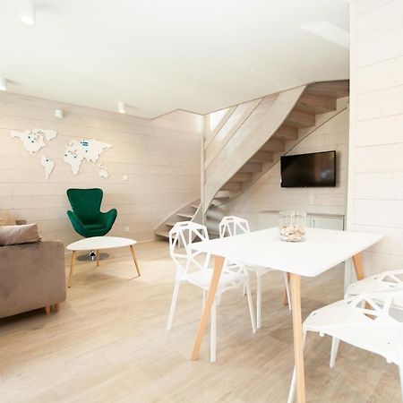 Domki Amber House จวีร์ซีโน ภายนอก รูปภาพ