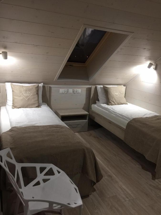 Domki Amber House จวีร์ซีโน ภายนอก รูปภาพ